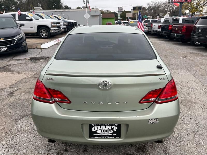 Toyota Avalon 2005 price $7,995