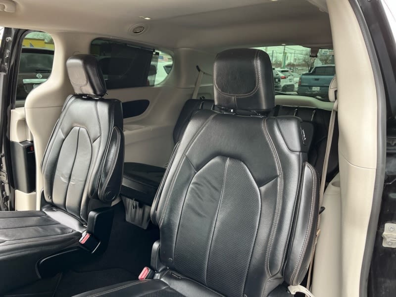 Chrysler Pacifica 2018 price $17,995