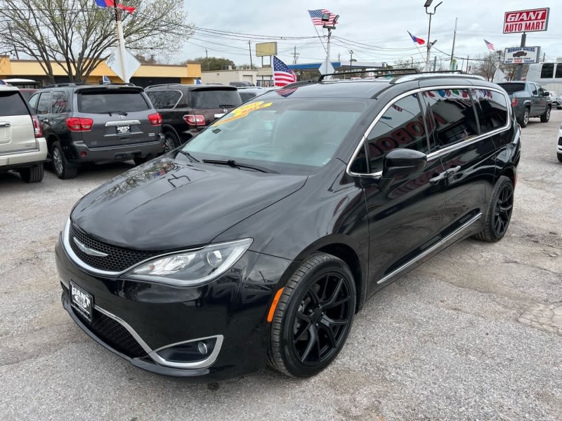 Chrysler Pacifica 2018 price $17,995