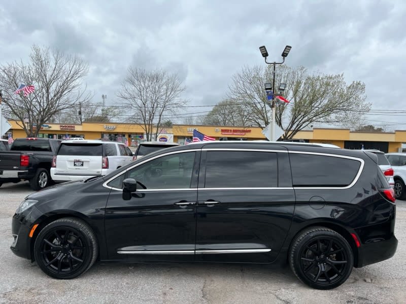 Chrysler Pacifica 2018 price $17,995