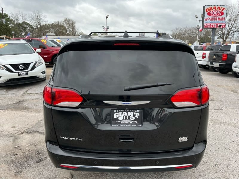 Chrysler Pacifica 2018 price $17,995