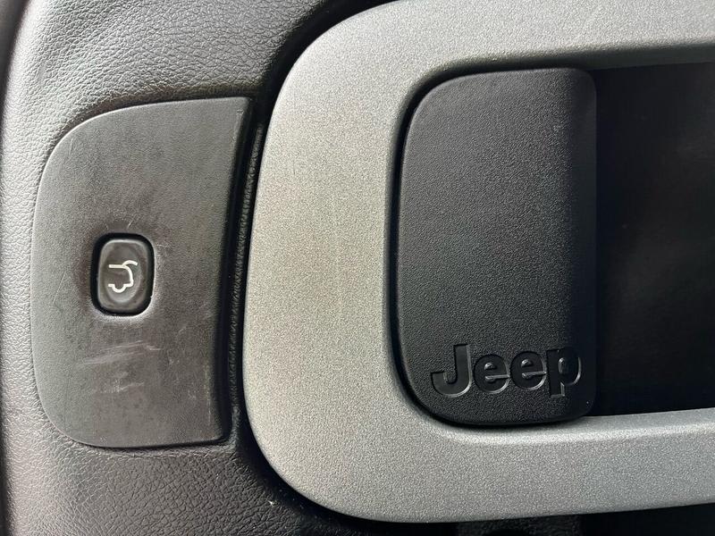 Jeep Cherokee 2015 price $15,995