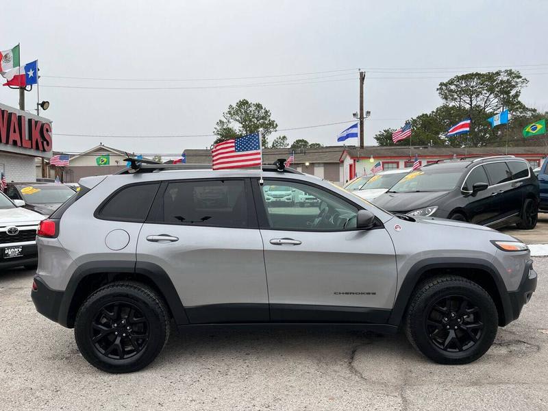 Jeep Cherokee 2015 price $15,995