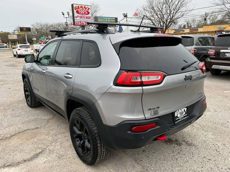 Jeep Cherokee 2015 price $15,995