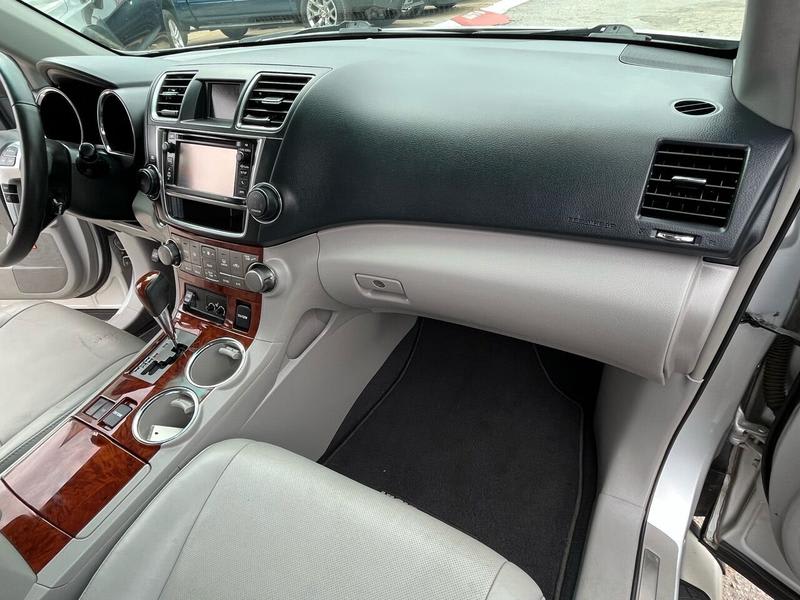 Toyota Highlander 2013 price $15,995