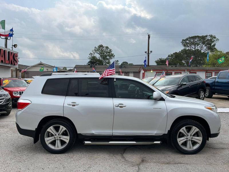 Toyota Highlander 2013 price $15,995