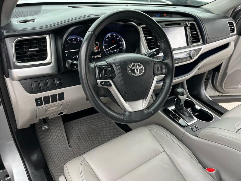 Toyota Highlander 2015 price $21,995