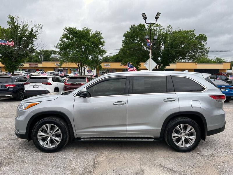 Toyota Highlander 2015 price $21,995