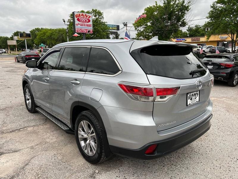 Toyota Highlander 2015 price $21,995