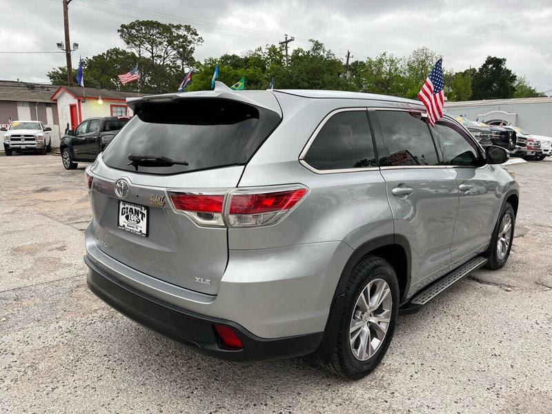 Toyota Highlander 2015 price $21,995