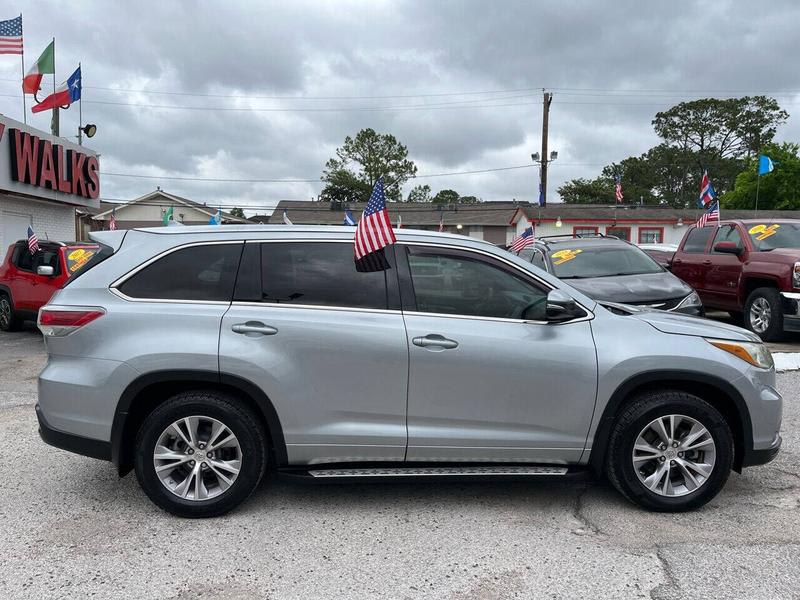 Toyota Highlander 2015 price $21,995