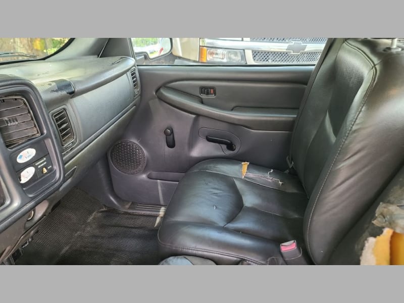 CHEVROLET SILVERADO 1500 2004 price $3,250