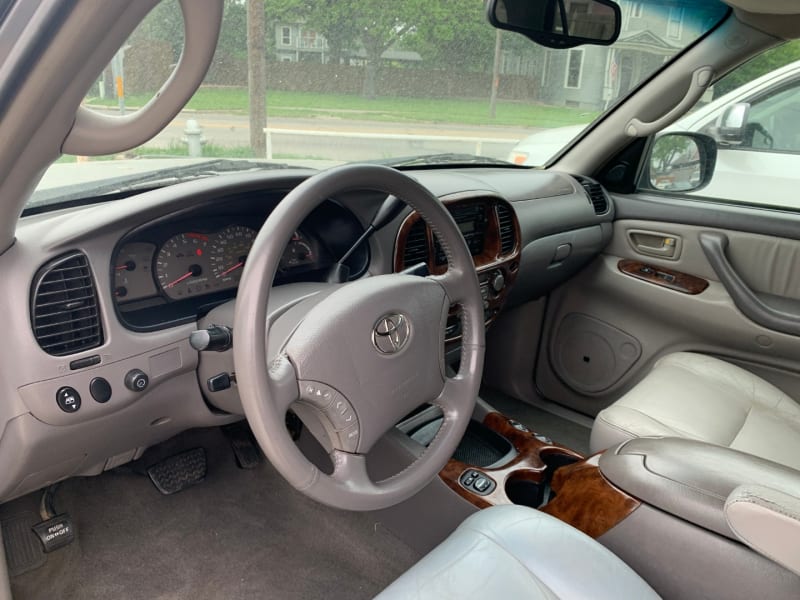 Toyota Sequoia 2004 price $5,450