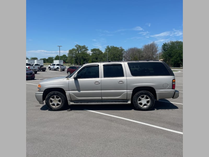 GMC Yukon XL Denali 2006 price $9,000