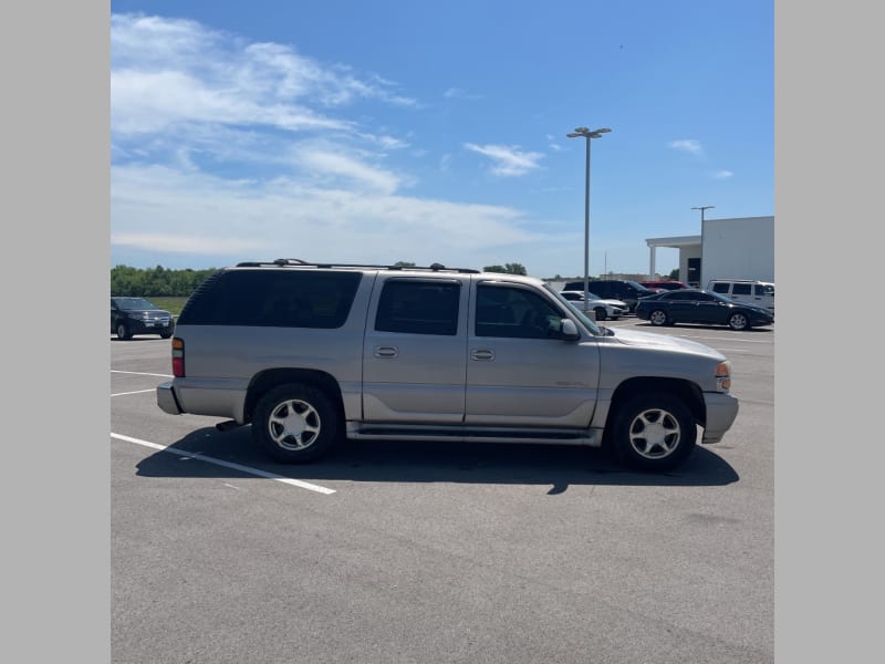 GMC Yukon XL Denali 2006 price $9,000