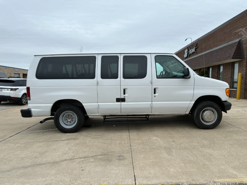 Ford XL Extended passenger van 2003 price $9,998