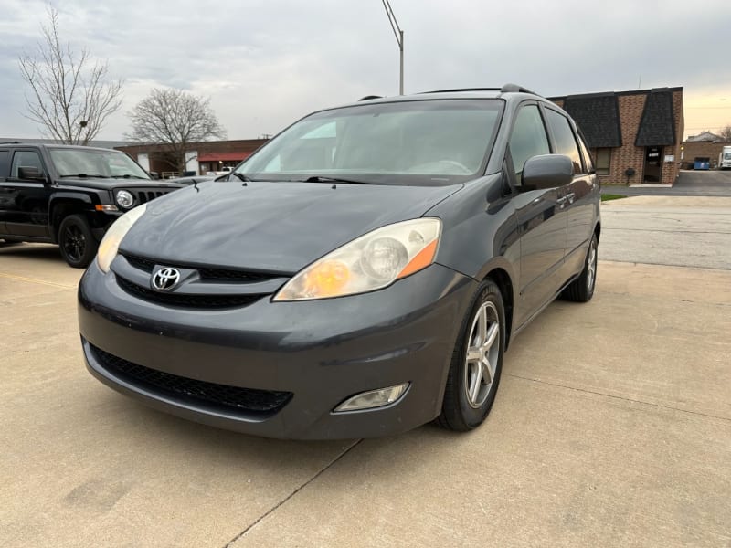 Toyota Sienna 2007 price $8,495