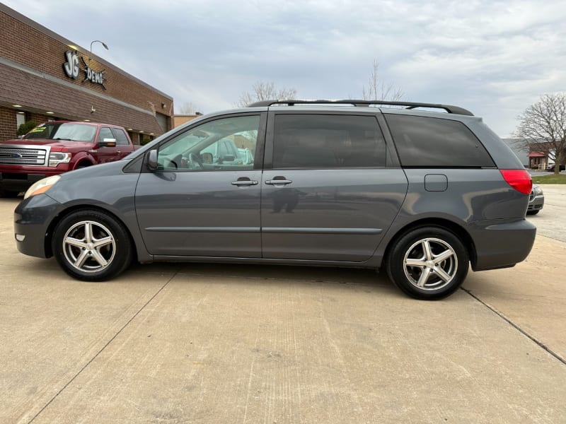 Toyota Sienna 2007 price $8,495