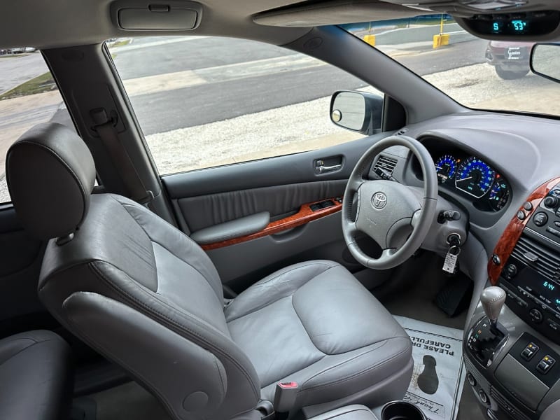 Toyota Sienna 2007 price $8,495