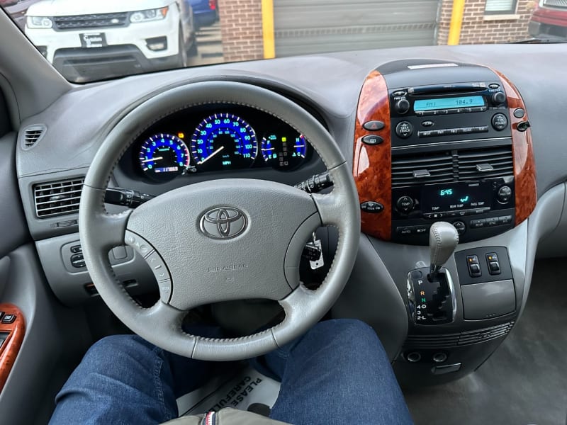 Toyota Sienna 2007 price $8,495