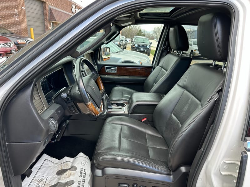 Lincoln Navigator 2012 price $10,995