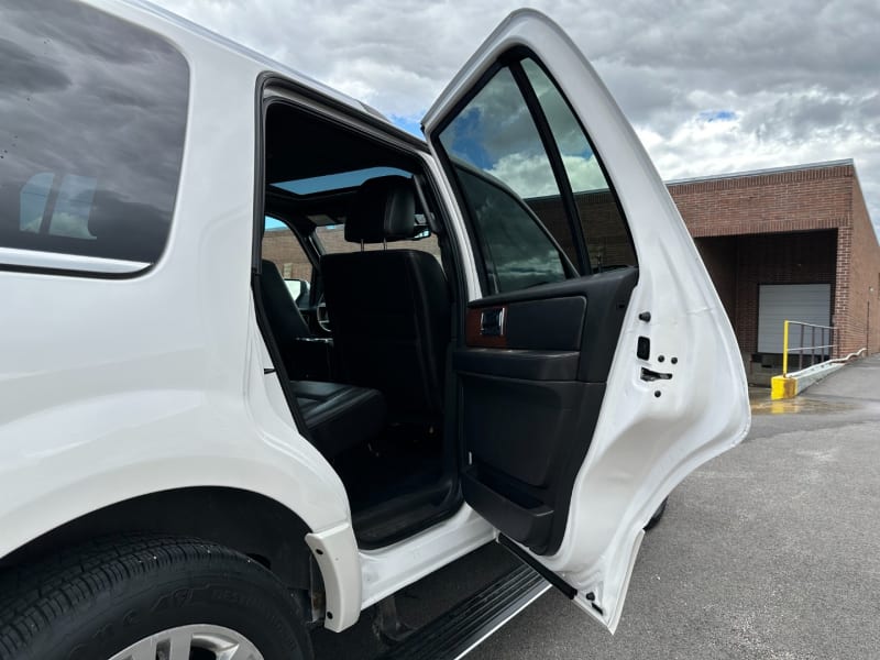 Lincoln Navigator 2012 price $10,995