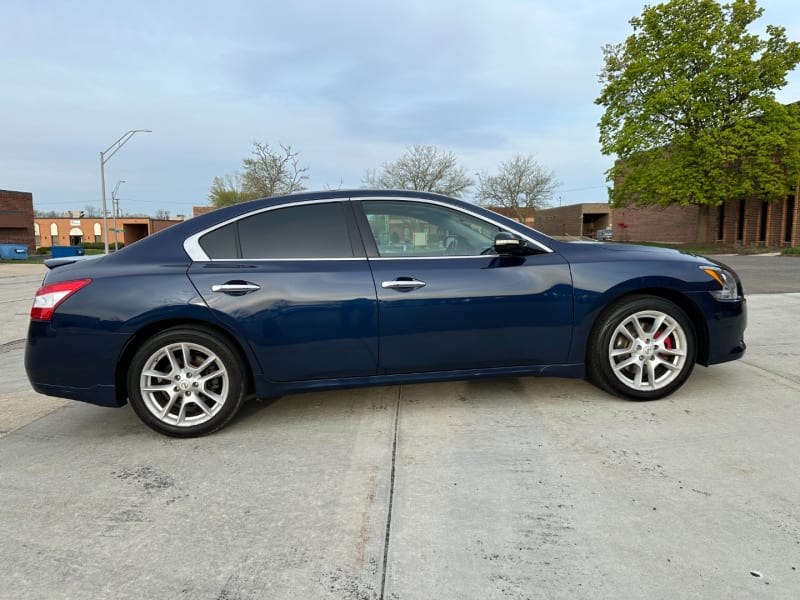 Nissan Maxima 2011 price $9,998