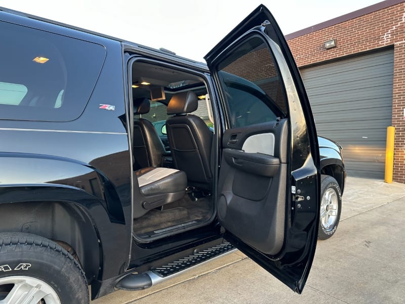 Chevrolet Suburban 2008 price $11,995