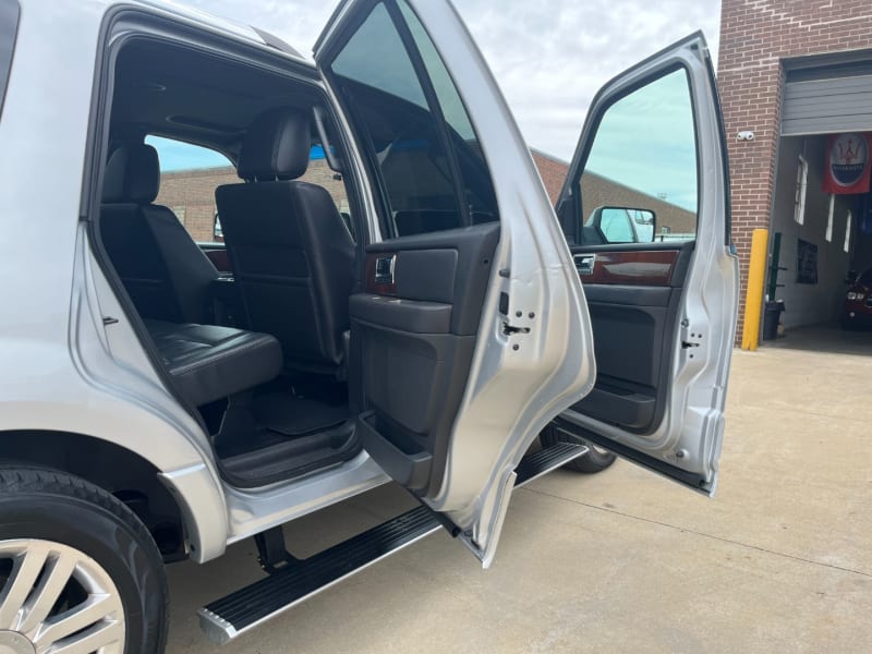 Lincoln Navigator 2014 price $13,695