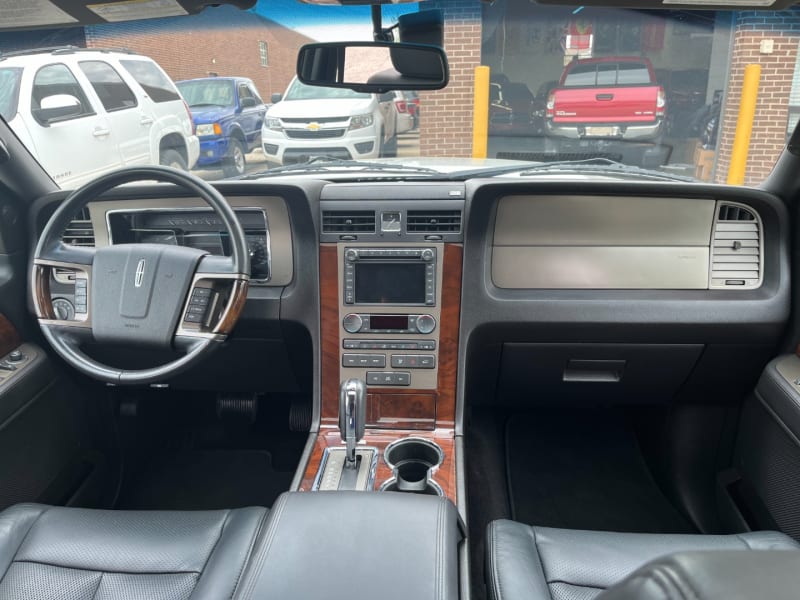 Lincoln Navigator 2014 price $13,695