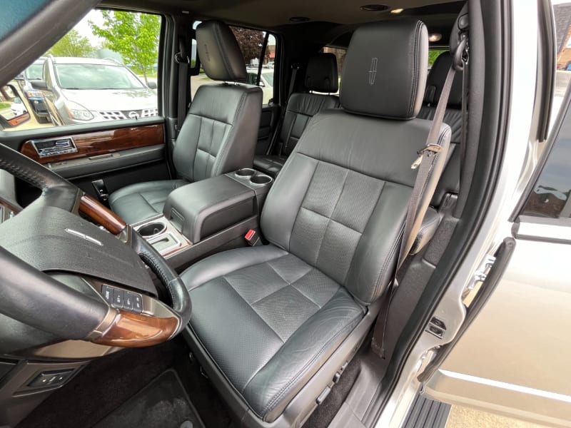 Lincoln Navigator 2014 price $13,695