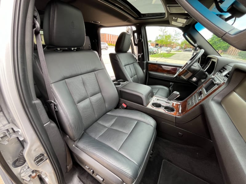 Lincoln Navigator 2014 price $13,695