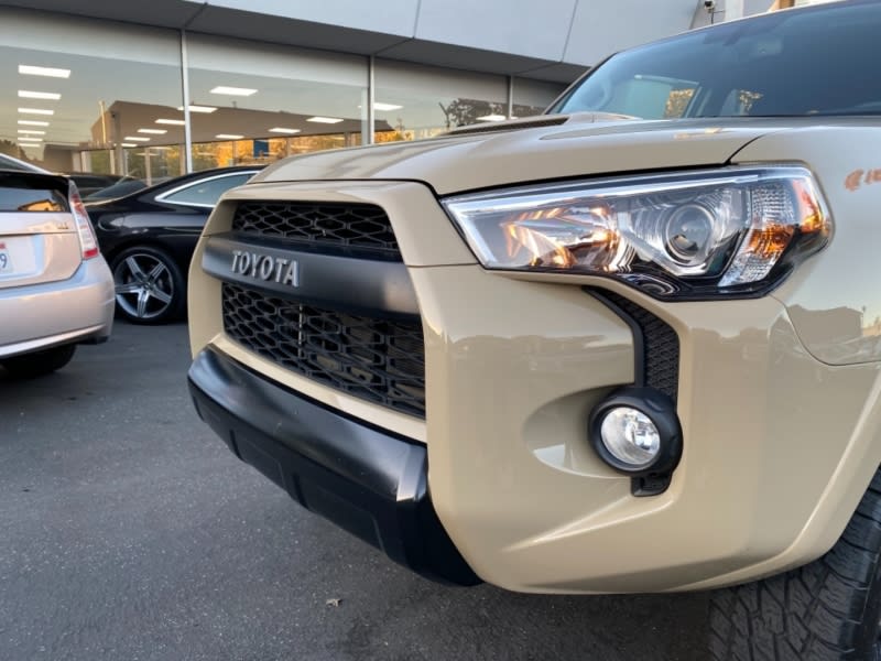 Toyota 4RUNNER SR5/LTD/TRLPR/TRD 2016 price $45,999