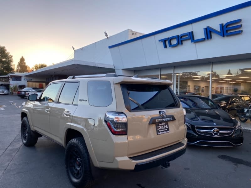 Toyota 4RUNNER SR5/LTD/TRLPR/TRD 2016 price $45,999