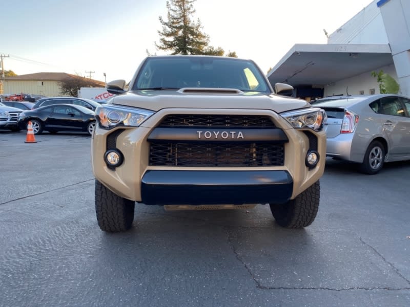 Toyota 4RUNNER SR5/LTD/TRLPR/TRD 2016 price $45,999