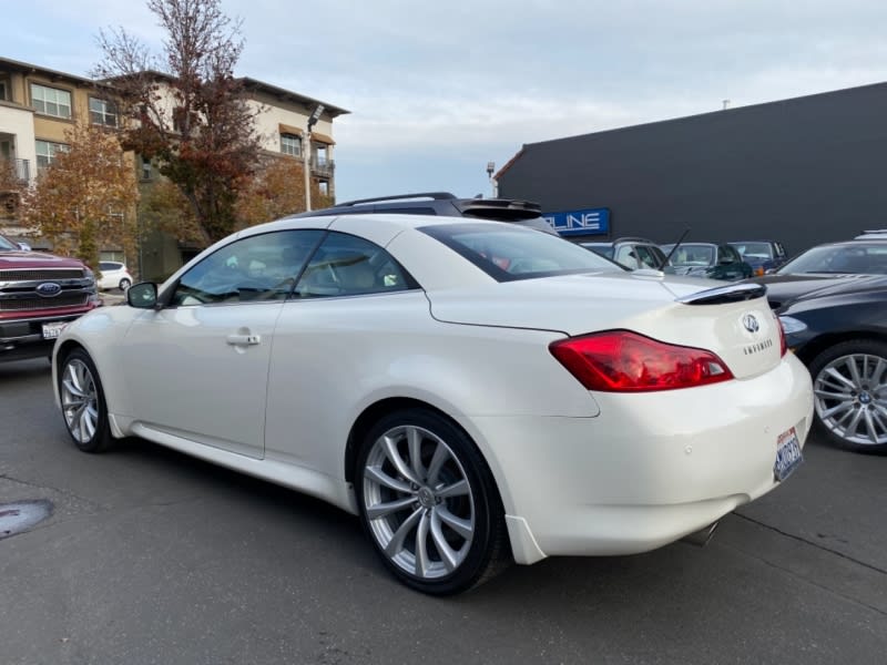 Infiniti G37 Convertible 2010 price $17,499