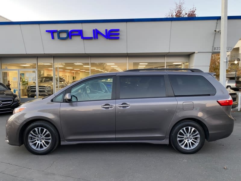 Toyota Sienna 2018 price $27,985