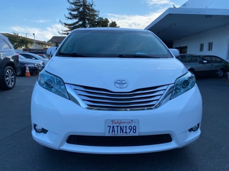 Toyota Sienna 2013 price $18,900