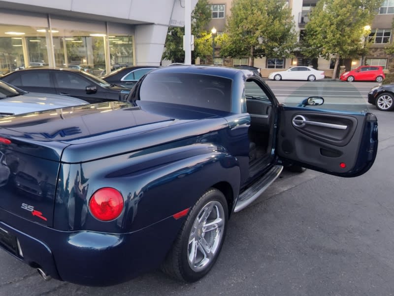 Chevrolet SSR 2005 price $21,900