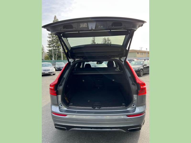 Volvo XC60 2021 price $55,900