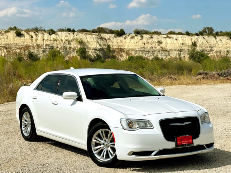 Chrysler 300 2017 price $14,978