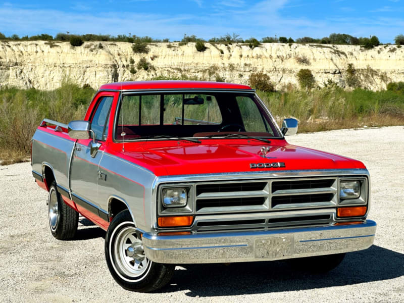 Dodge 1/2 Ton Trucks 1988 price $17,981