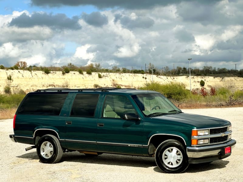 Chevrolet Suburban 1998 price $6,333