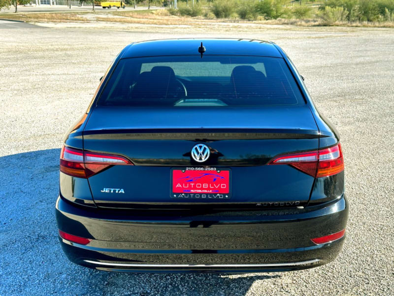 Volkswagen Jetta 2019 price $15,990