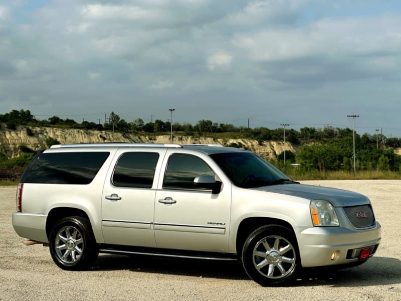 GMC Yukon XL Denali AWD 2014 price $18,981