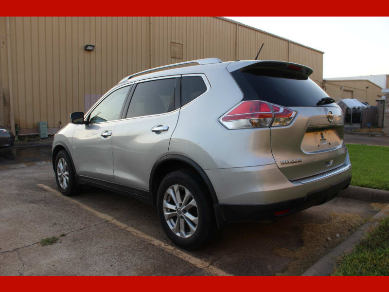 Nissan Rogue 2015 price $9,299