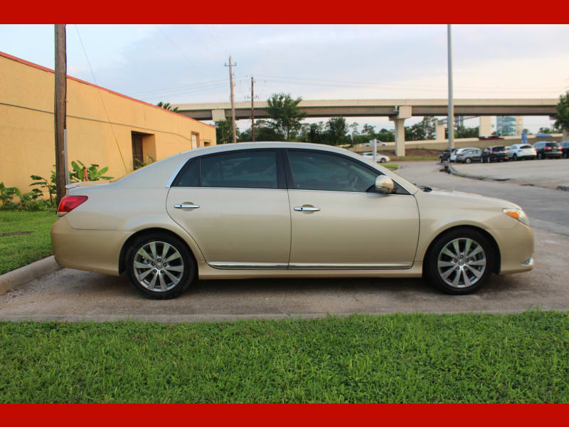 Toyota Avalon 2011 price $9,999