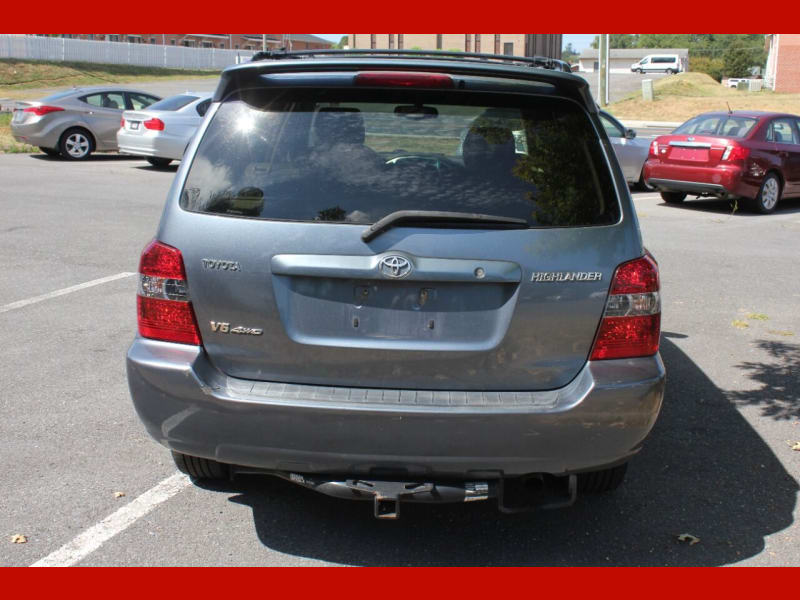 Toyota Highlander 2005 price $6,999