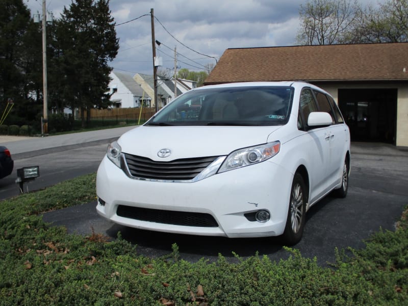 Toyota Sienna 2011 price $6,900