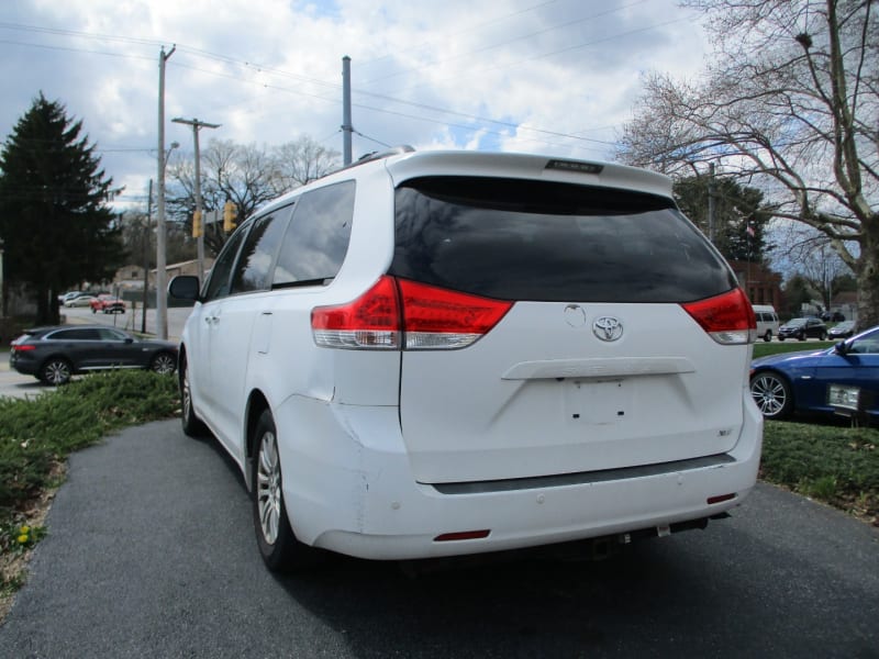 Toyota Sienna 2011 price $6,900